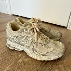 2002R 'Protection Pack - Distressed' – Size us 5.5 men US 5.5 M (US 7 W)